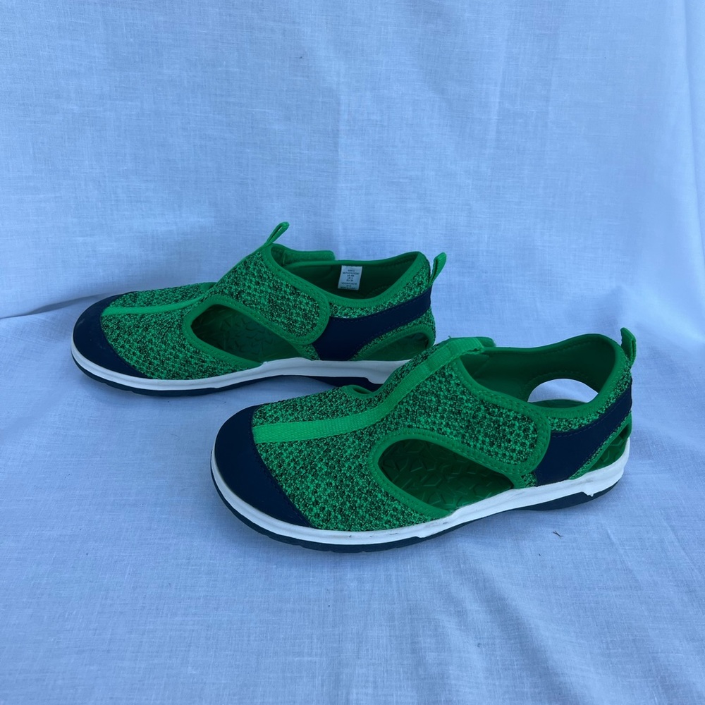 Boys size 6 sport/water sandals